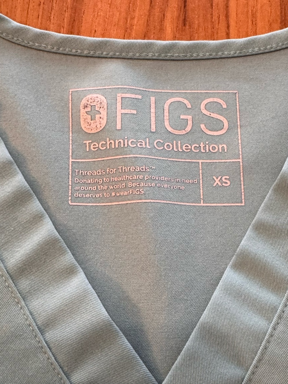 FIGS Light Blue Scrubs Shirt Top Women’s XS Short Sleeve Technical Collection - Picture 3 of 9